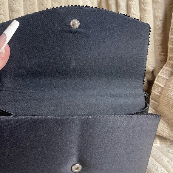 La Regale Elegant Black Beaded Wristlet - Picture 6 of 9